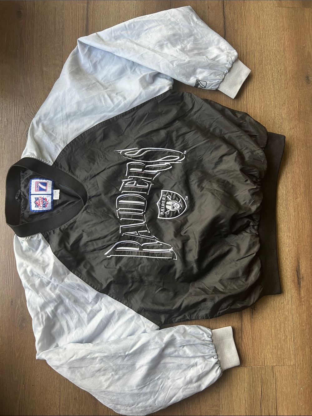 Oakland Raiders Vintage Logo 7 Black & Silver Bomber Jacket !! Medium